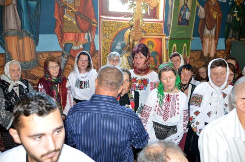 Sfântă Liturghie în limbile română şi ucraineană la Negostina Poza 11397