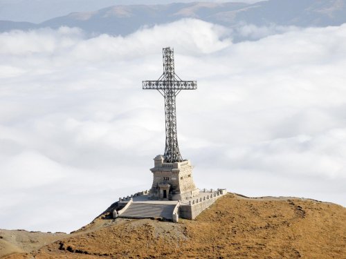 Crucea Eroilor Neamului de pe Muntele Caraiman Poza 10650
