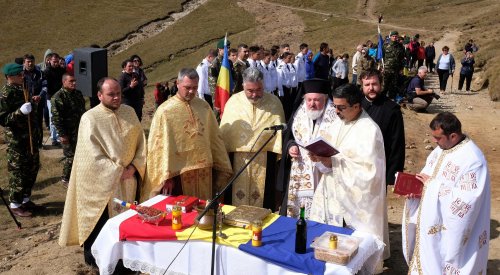 Biserică a eroilor români  pe platoul munţilor Bucegi Poza 10443