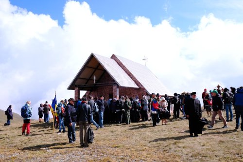 Biserică a eroilor români  pe platoul munţilor Bucegi Poza 10451