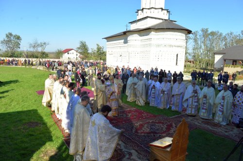 Resfinţire de biserică la Aroneanu Poza 8959