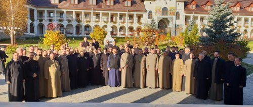 Întâlnire a preoților militari la Mănăstirea Caraiman Poza 8080
