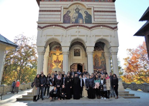 Pelerinajul tinerilor de la Biserica „Adormirea Maicii Domnului” din Cluj-Napoca Poza 8105