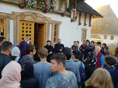 Pelerinajul tinerilor de la Biserica „Adormirea Maicii Domnului” din Cluj-Napoca Poza 8107