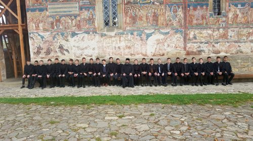 Elevi seminarişti nemţeni, pelerini în Bucovina Poza 7873