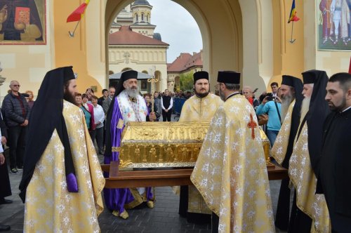 Mii de credincioşi s-au rugat Sfântului Cuvios Grigorie Decapolitul, la Alba Iulia Poza 7803