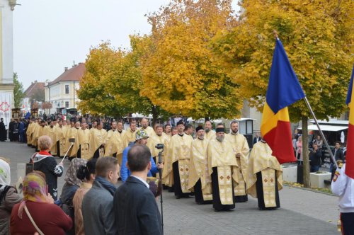 Mii de credincioşi s-au rugat Sfântului Cuvios Grigorie Decapolitul, la Alba Iulia Poza 7804