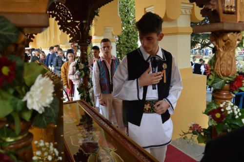 Mii de credincioşi s-au rugat Sfântului Cuvios Grigorie Decapolitul, la Alba Iulia Poza 7808