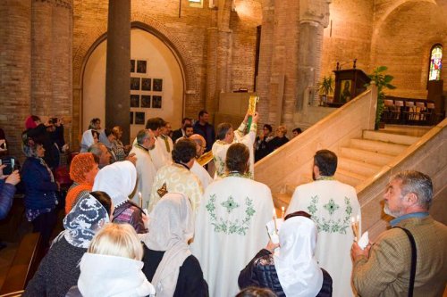 Liturghie ortodoxă la San Lorenzo in Campo, Italia Poza 7298
