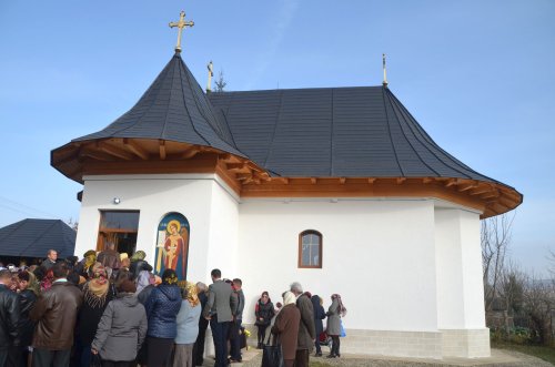 Micuţa biserică din satul Vâlcele a primit veşmântul sfinţirii Poza 6825