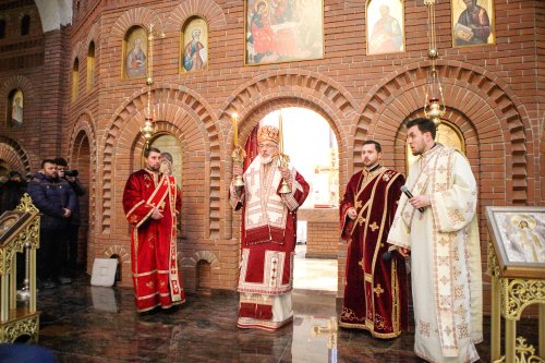 A fost sfințită noua catedrală de la Curtea de Argeș Poza 4572