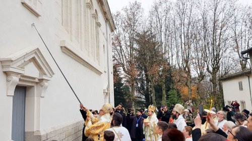 Sfințirea unei biserici românești din Lyon Poza 3866