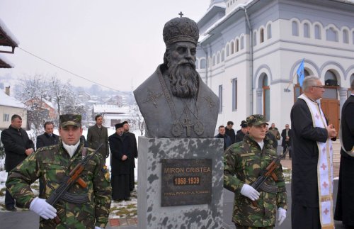 Un bust de bronz al primului patriarh al României Mari, Miron Cristea, inaugurat la Năsăud în cadrul unui ceremonial militar-religios Poza 3293