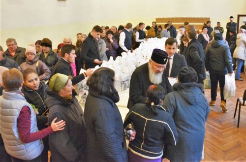 300 de pachete pentru familii nevoiașe, la  Cluj-Napoca Poza 3241
