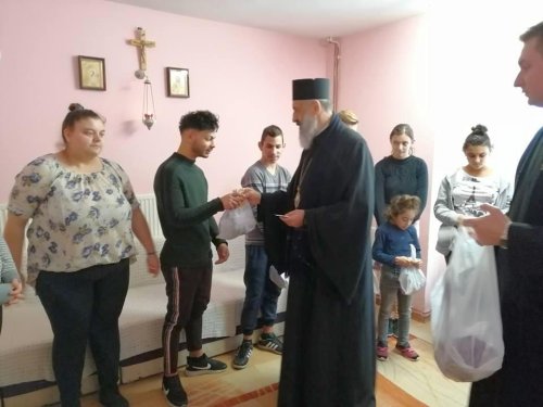 Copiii ocrotiți în cadrul Așezământului social „Sfântul Vasile  cel Mare” din Alba Iulia au primit daruri de sărbători Poza 3240