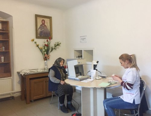 Consultaţii oftalmologice gratuite la Așezământul social Baia de Arieș, Alba Poza 793