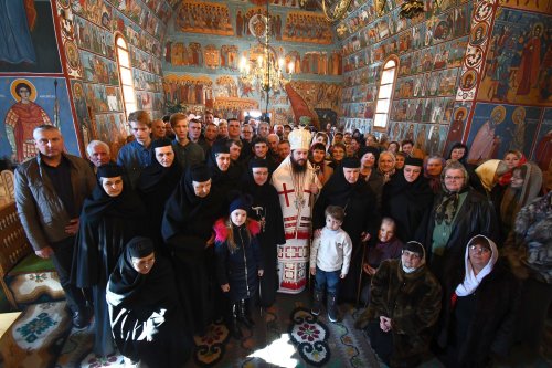 Slujbă arhierească la Mănăstirea Voroneţ Poza 528