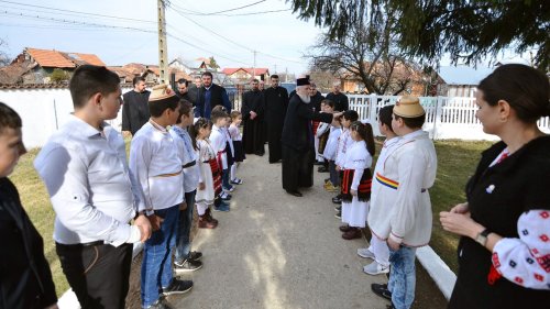 Arhiepiscopul Târgoviștei la parohii și mănăstiri din Dâmbovița Poza 114909