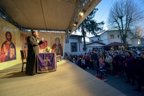 Conferință pe tema sfintelor icoane în București Poza 114156