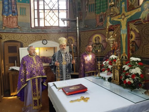 Liturghie arhierească la Biserica „Învierea Domnului” din Sebeș Poza 114111