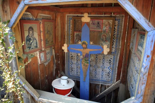 Amprente sacre în satul românesc Poza 113730