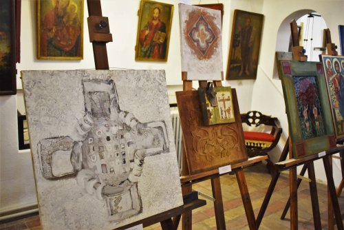 Expoziția de artă vizuală „La răscrucea satului – lumini străpunse”, la Timișoara Poza 113330