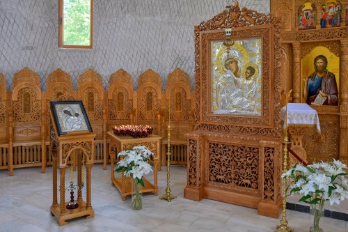 Darurile Maicii Domnului la obştea Mănăstirii Blănoiu Poza 121875