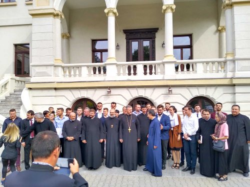 Absolvenţii Facultăţii de Teologie din Craiova au depus jurământul Poza 126668