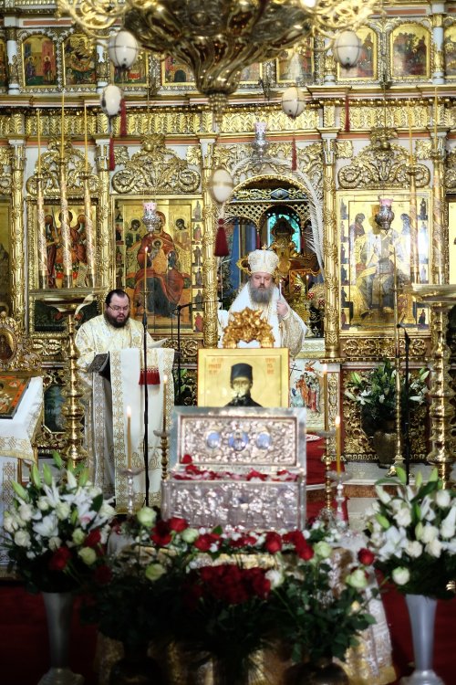 Cinstirea Sfântului Mucenic Efrem cel Nou în Bucureşti Poza 144112