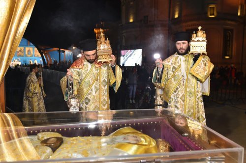Rugăciune de seară  la Catedrala Patriarhală pentru Ocrotitorul Bucureştilor