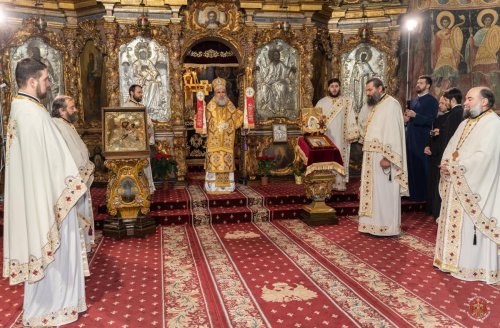 Liturghie arhierească de ziua Sfântului Nicolae la Roman Poza 159150