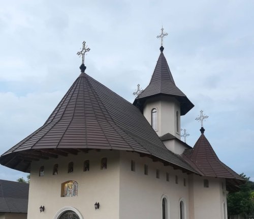 O nouă biserică va fi sfințită sâmbătă la Broșteni, comuna Vlădeni - Iași Poza 177767