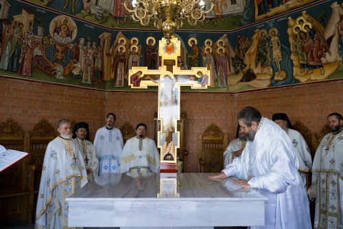 Sfințirea Altarului de vară al Mănăstirii Piatra Sfântă din Iași Poza 180246