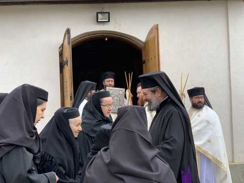 Slujbă arhierească la Mănăstirea Copou: „Să îmbrățișăm oamenii cu rugăciunea, iar lumea se va schimba în bine” 