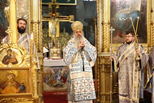 Sfânta Liturghie de Bobotează săvârșită la patru altare în incinta Ansamblului mitropolitan din Iași Poza 199981