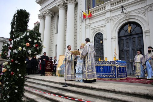 Sfânta Liturghie de Bobotează săvârșită la patru altare în incinta Ansamblului mitropolitan din Iași Poza 199985