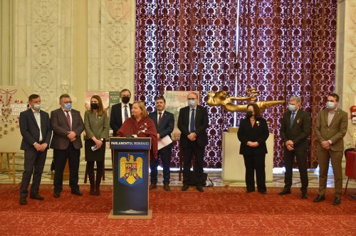 „Mărţişorul - Povestea unei tradiţii” la Parlamentul României   Poza 205006