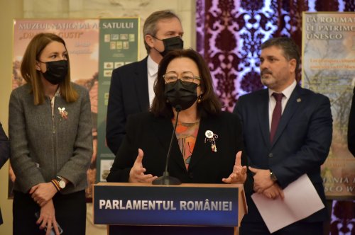 „Mărţişorul - Povestea unei tradiţii” la Parlamentul României   Poza 205008