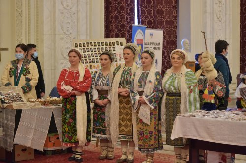 „Mărţişorul - Povestea unei tradiţii” la Parlamentul României   Poza 205010