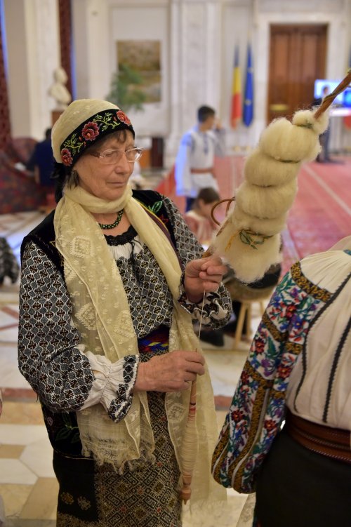 „Mărţişorul - Povestea unei tradiţii” la Parlamentul României   Poza 205015