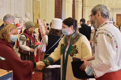 „Mărţişorul - Povestea unei tradiţii” la Parlamentul României   Poza 205024