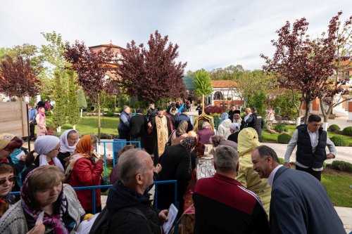 Pelerinaj la hramul Mănăstirii Pantocrator din Drăgăneşti‑Vlaşca Poza 212975