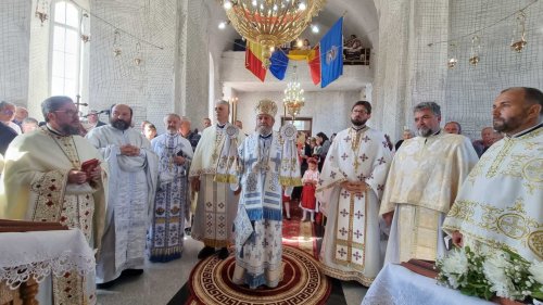 Sfinţire de biserică la Văleni, judeţul Braşov