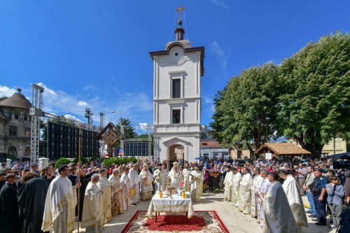 Patriarhul României a resfințit biserica istorică „Sfânta Vineri” din Ploiești