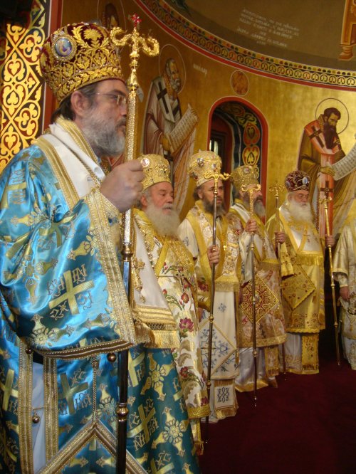 Moaştele Sfântului Grigorie Palama şi icoana familiei sale la Bucureşti Poza 230795