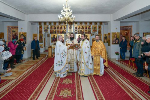Moaștele a trei sfinți la Biserica Bărbătescu Vechi din Capitală Poza 244742
