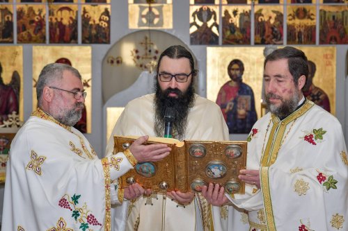 Moaștele a trei sfinți la Biserica Bărbătescu Vechi din Capitală Poza 244745