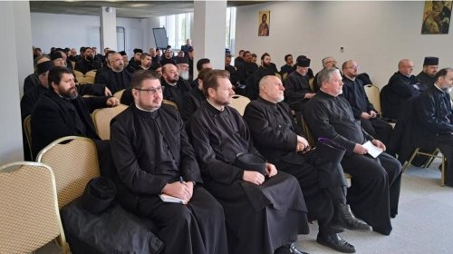 Consfătuire lunară a preoților din Protopopiatul Iași I Poza 247227