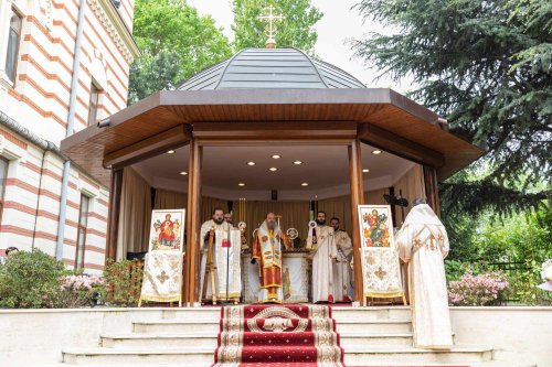 Sărbătoarea unui iubit sfânt tămăduitor la Mănăstirea Radu Vodă din Capitală Poza 253159