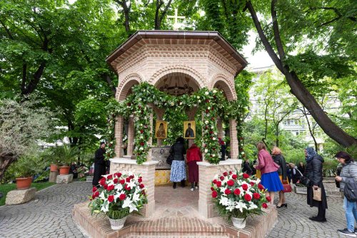 Sărbătoarea unui iubit sfânt tămăduitor la Mănăstirea Radu Vodă din Capitală Poza 253161